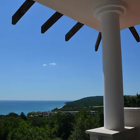 On The Cliff אובזור