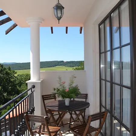 On The Cliff * אובזור