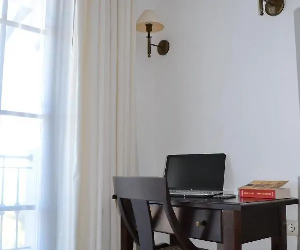 On The Cliff Daire Obzor