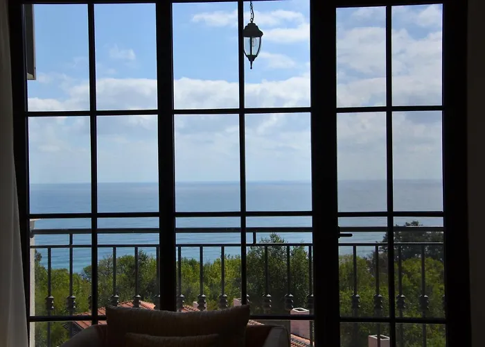 On The Cliff Daire Obzor