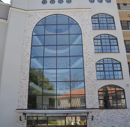 On The Cliff Daire *