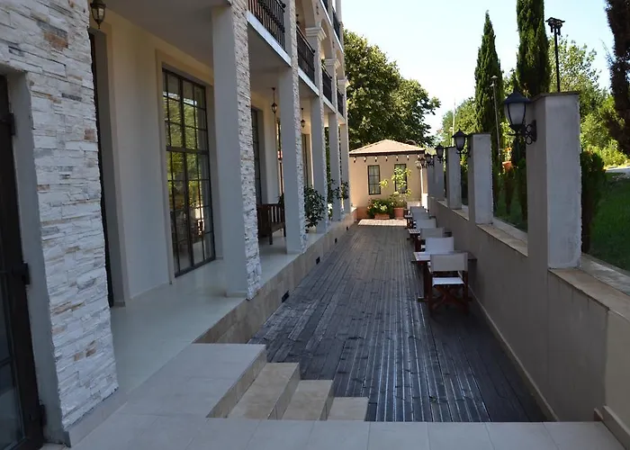 On The Cliff Обзор