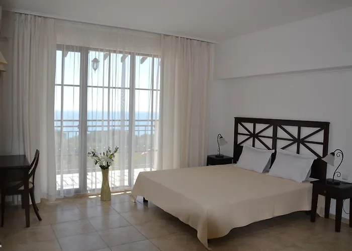 On The Cliff Daire Obzor